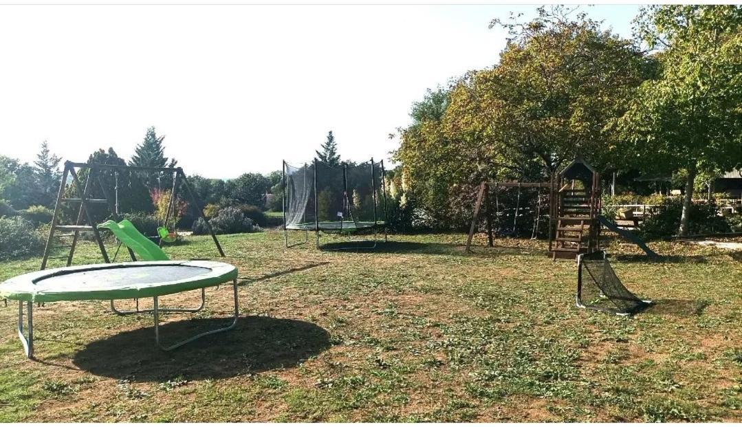 N°2 Gite 4 Personnes* Au Coeur De La Nature Saint-Aubin-de-Nabirat Exterior foto